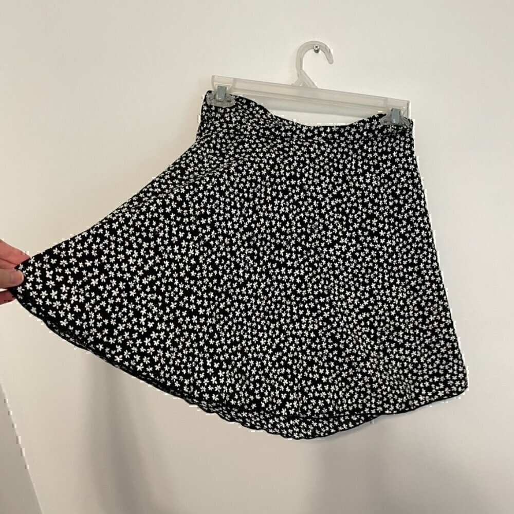 SKY AND SPARROW TILLYS Black White Ditsy Floral High Waisted Mini Wrap Skirt XL - Picture 12 of 12